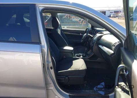 2011 Kia Sorento Lx z USA, uszkodzony, nr VIN 5XYKTCA10BG176701